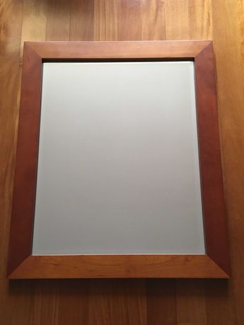 Espelho com moldura de madeira (cerejeira) 92x76,5cm