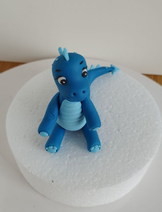 Figurka dinozaur dinuś na tort urodziny z masy cukrowej