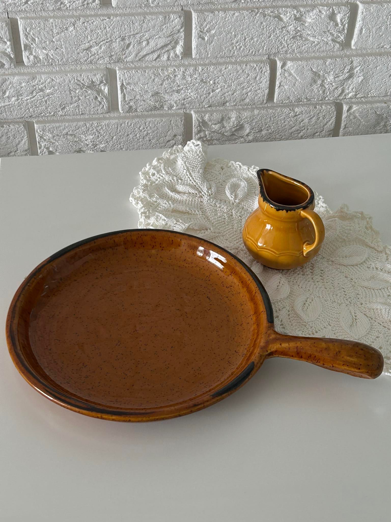 Zestaw ceramicznego naczynia do zapiekania i patelni