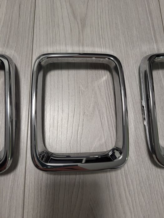 Оригінальні кільця на решітку радіатора (гриль) Jeep Compass 17+