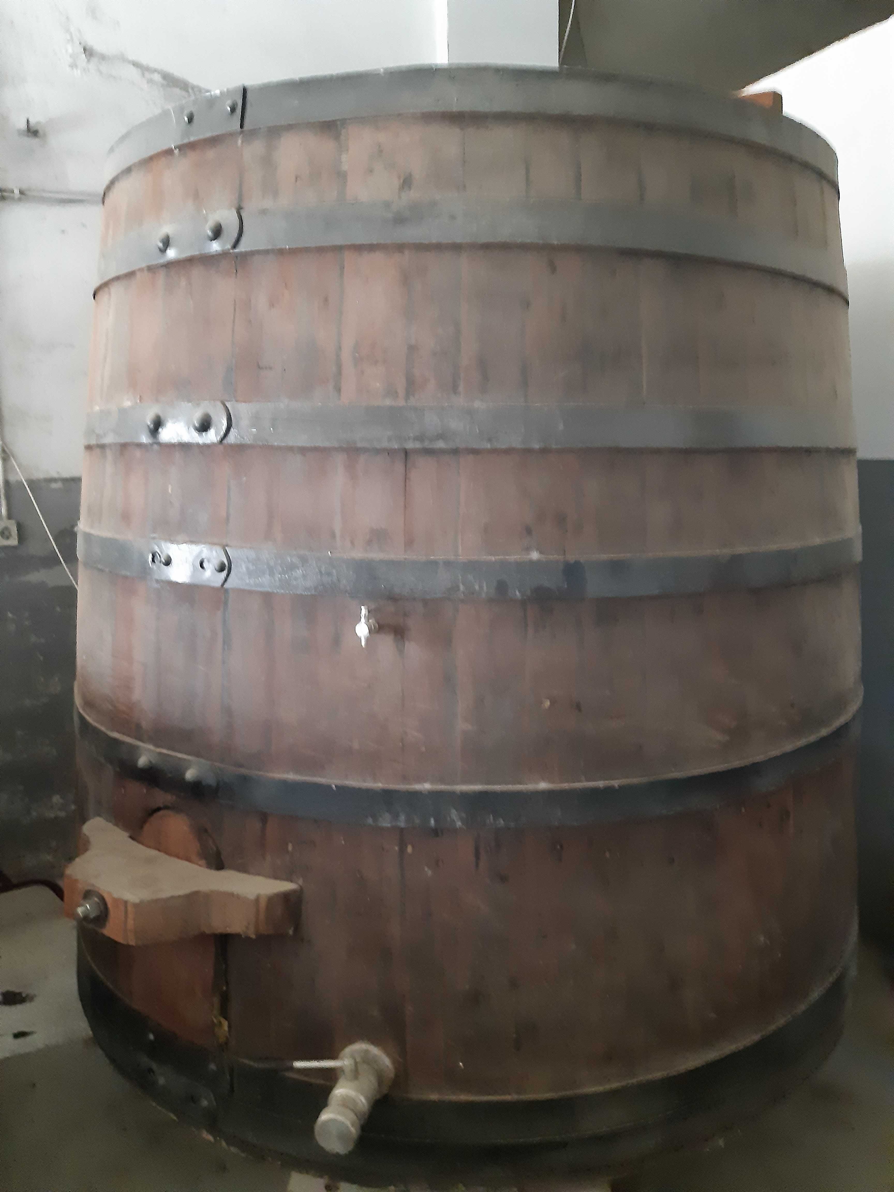 Tonel para vinho com capacidade de 4000 Litros em carvalho