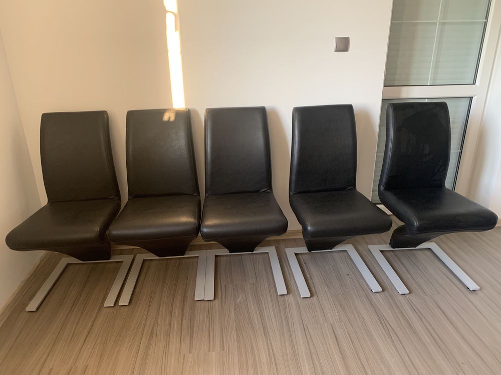 Krzesła czarne tapicerowane solidne 6 szt stan bdb, metalowe nogi
