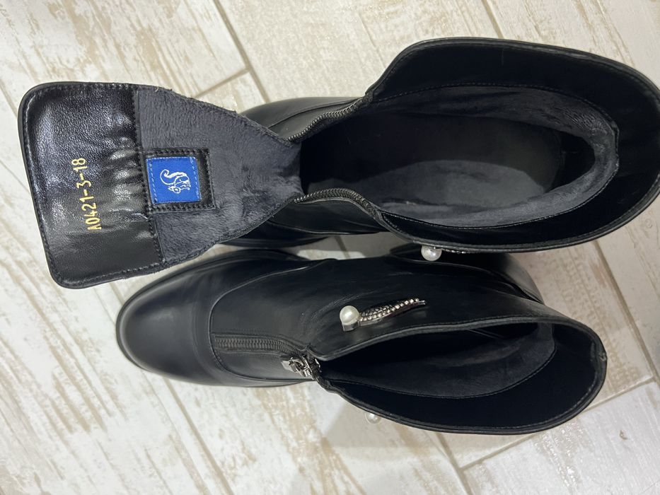 Продам шкіряні жіночі чоботи