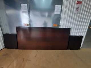 Conjunto de Mobiliário de escritório Altamira em madeira Wengué.