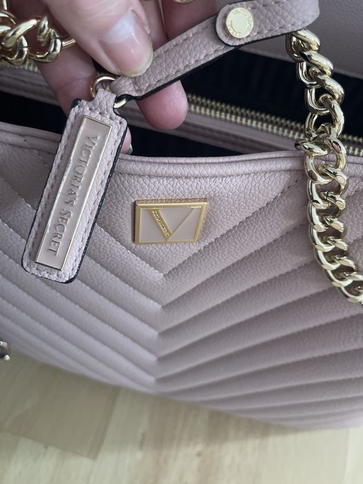 Mala Victoria Secrets Shoulder Tote (Original)