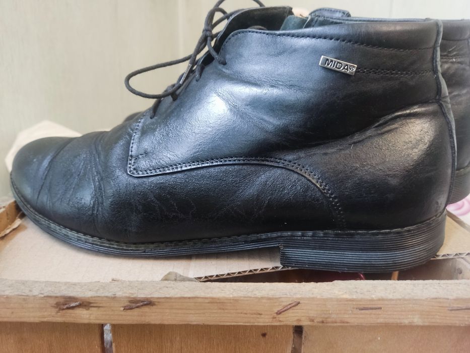 Продам кожаные ботинки Mida, размер 45.