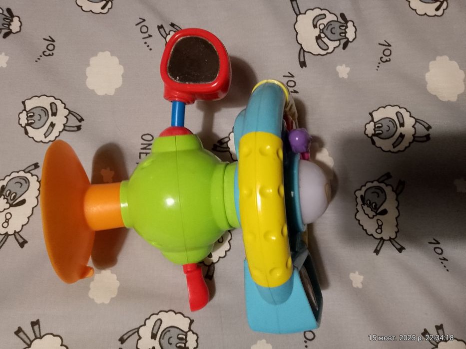 Іграшки на присосках, брязкальця, книжечки, кубики