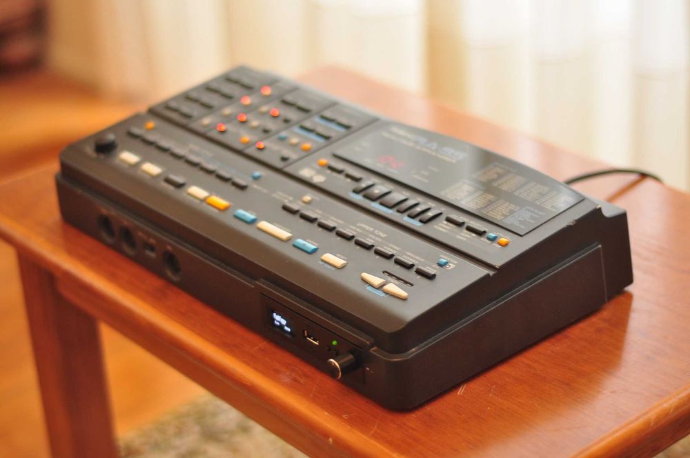 Roland RA-95 (com leitor de pen USB integrado) em excelente estado