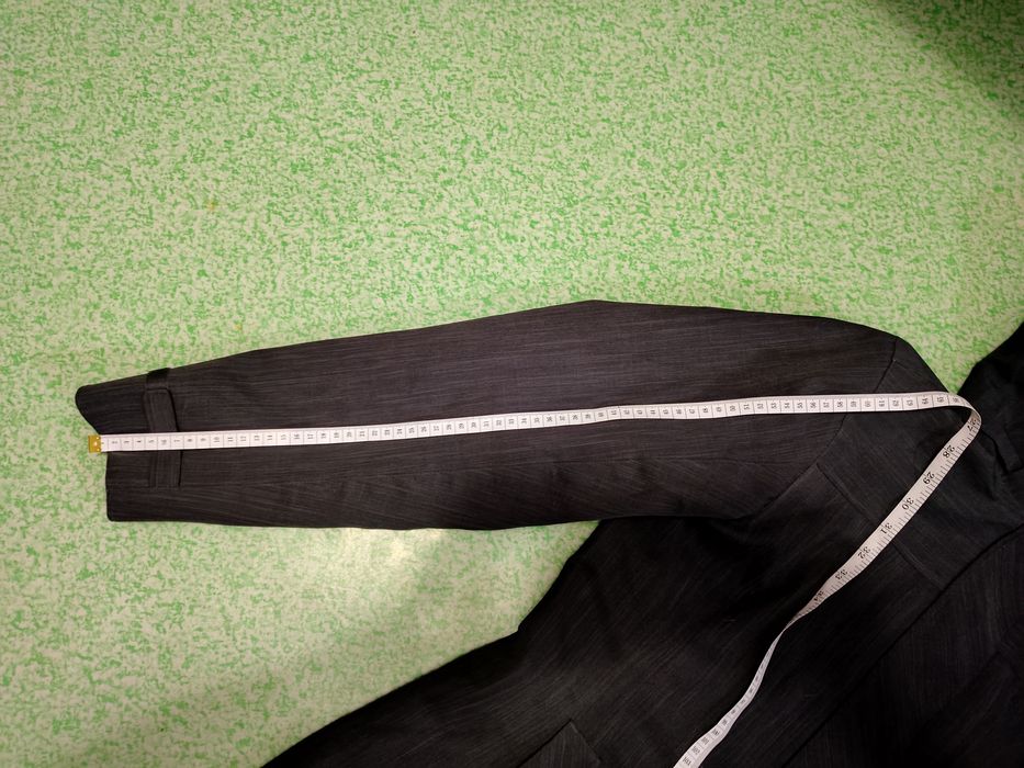 Продам фирменную куртку- ветровку