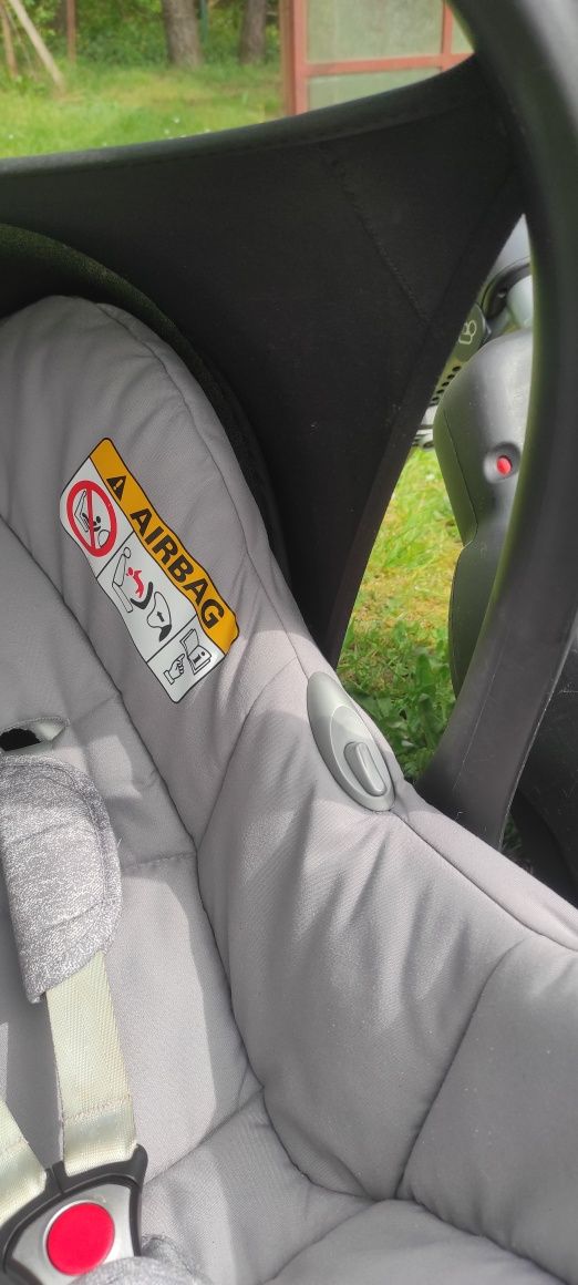 Fotelik z bazą ISOFIX Maxi Cosi cabriofix easyfix jasnoszary