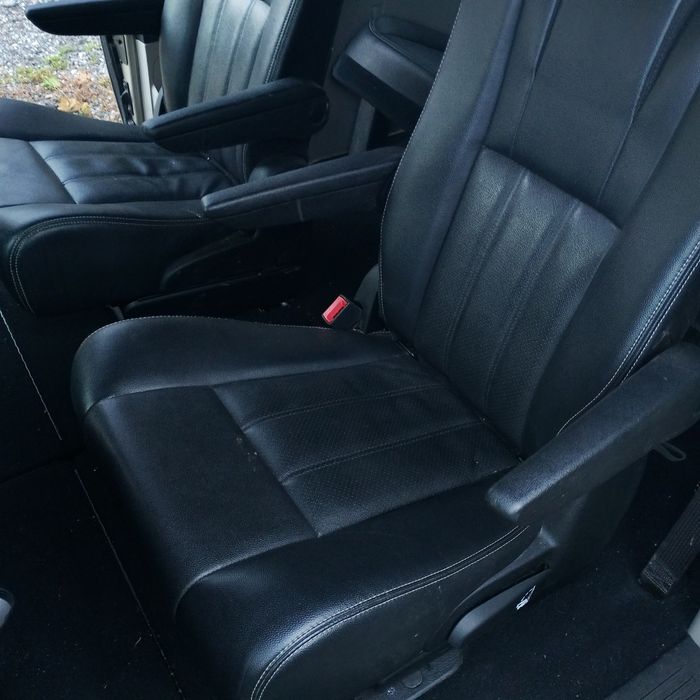 Chrysler Town & Country Fotele  kanapa wnętrze komplet