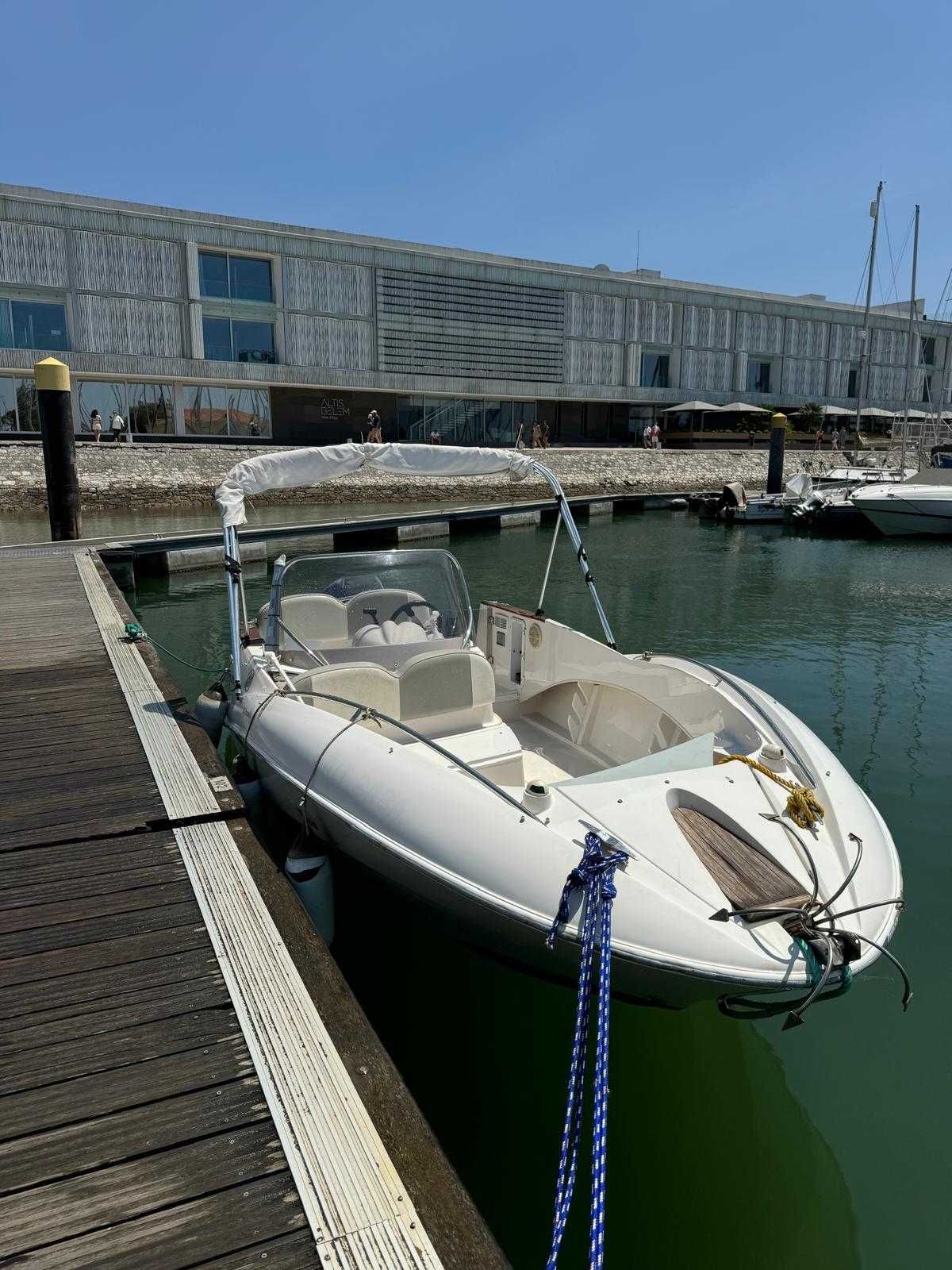 Barco Quick Silver Commander 505 (lugar de marina e atrelado incluído)