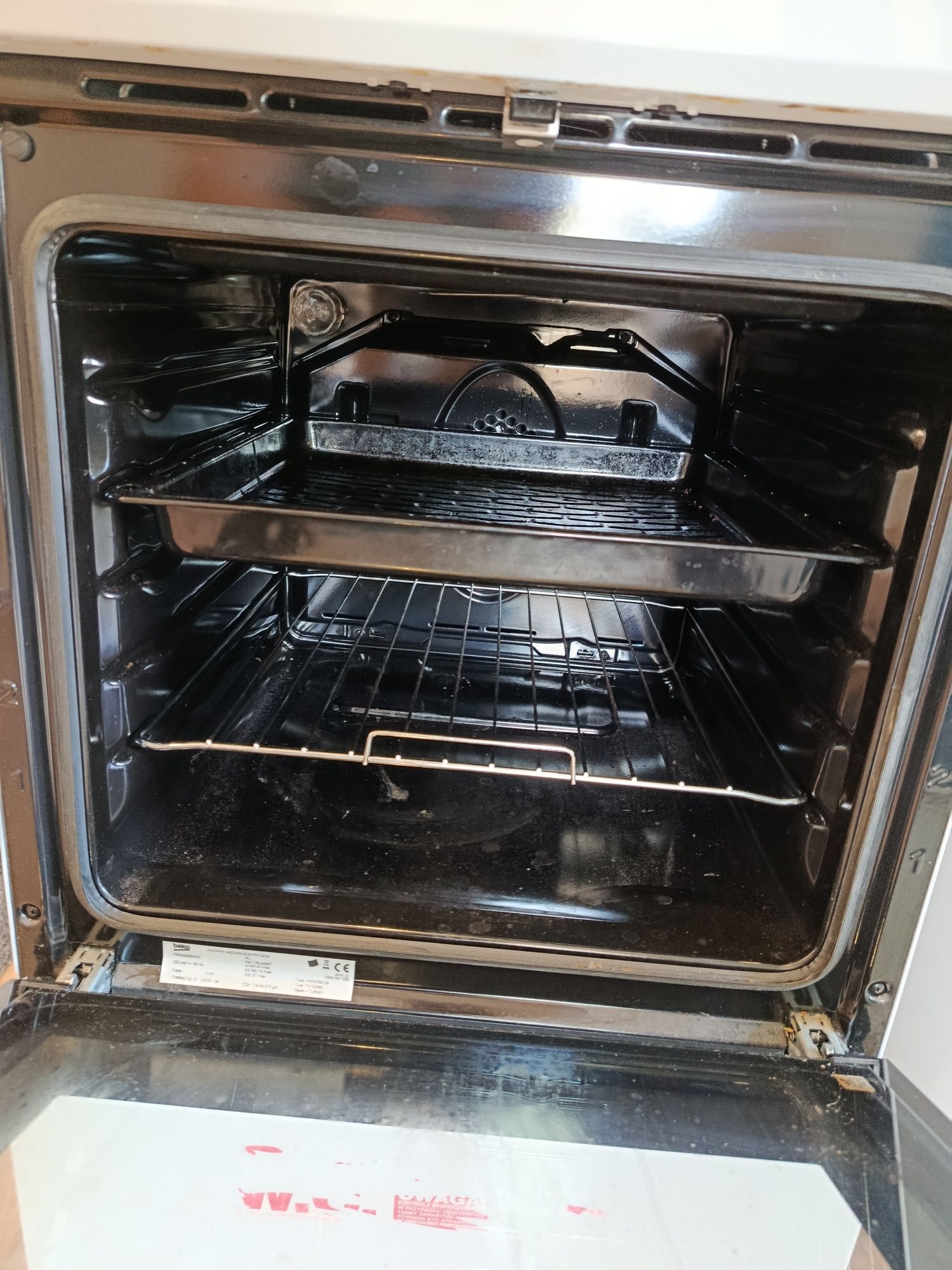 Kuchnia BEKO FSE52320DWD czyszczenie parowe piekarnika, termoobieg