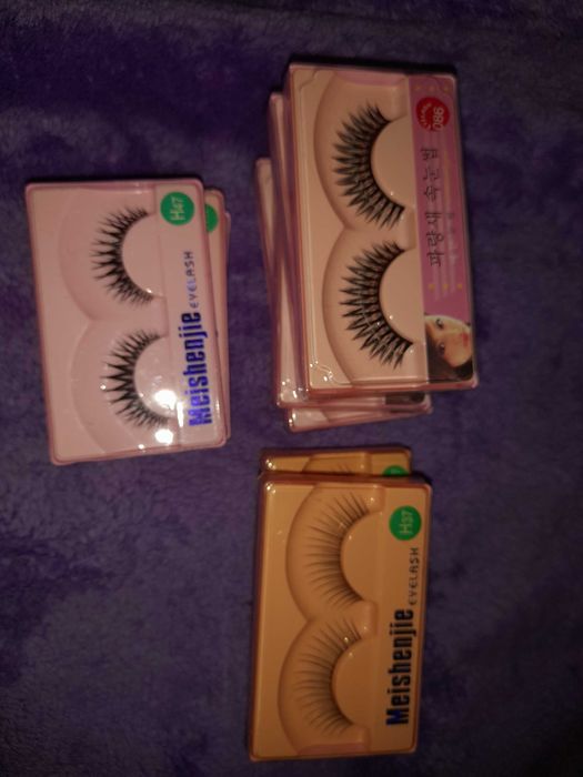 Накладні вії для виразного погляду .