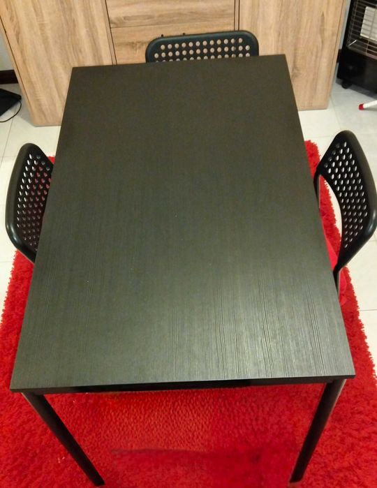 SANDSBERG / ADDE
Mesa e 4 cadeiras para venda