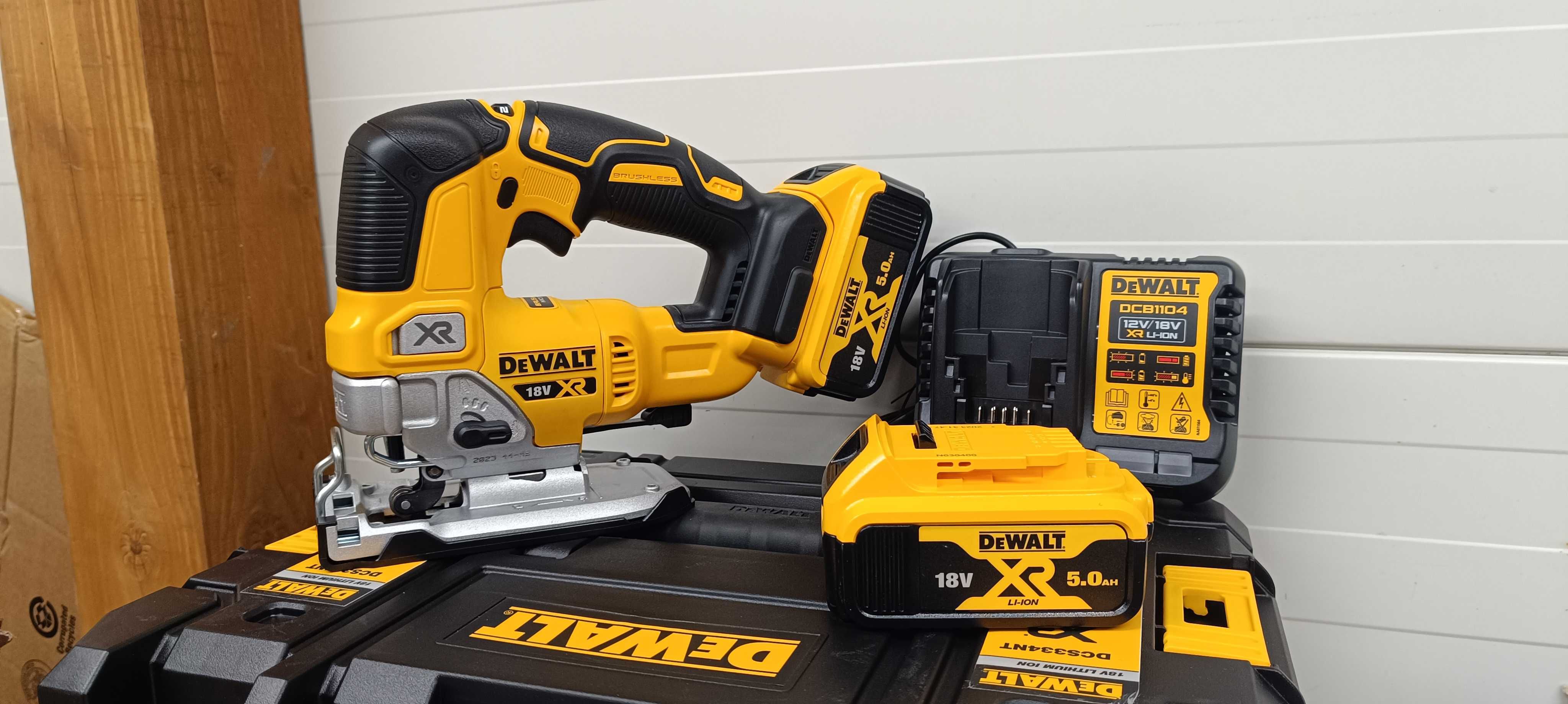 DeWalt DCS334P2 Wyrzynarka 18V 2x5 Ah + ładowarka