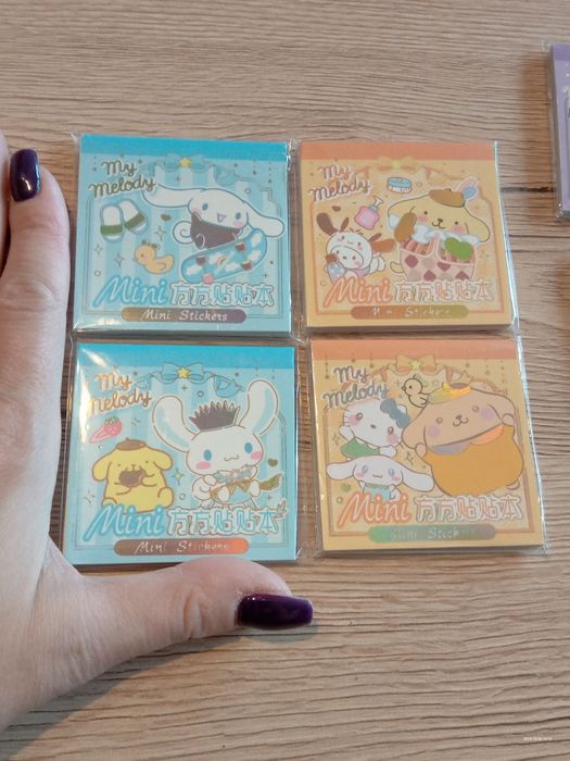 Książeczka naklejki sanrio