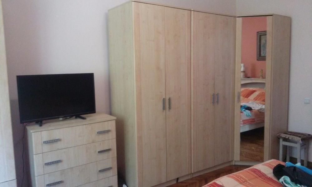 Продам спальню.Майже нова.