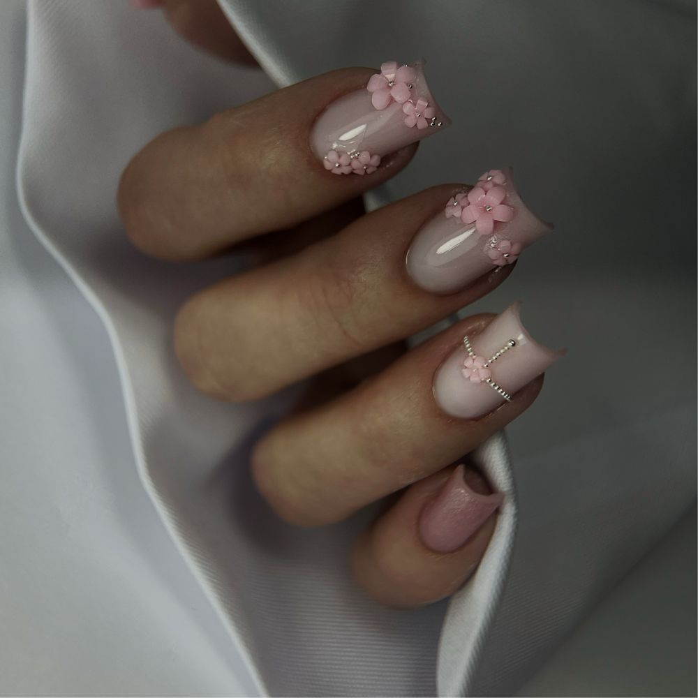 Manicure hybrydowy i żelowy