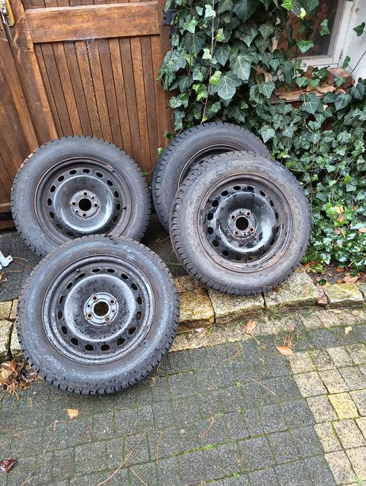 Opony zimowe z felgami