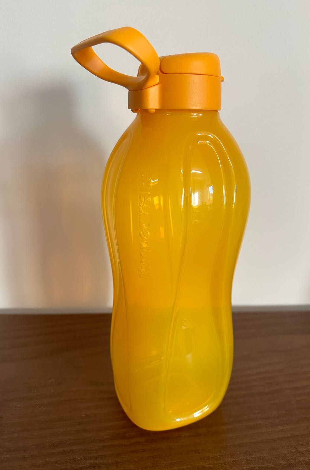 Garrafa 2L Laranja com Pega Tupperware