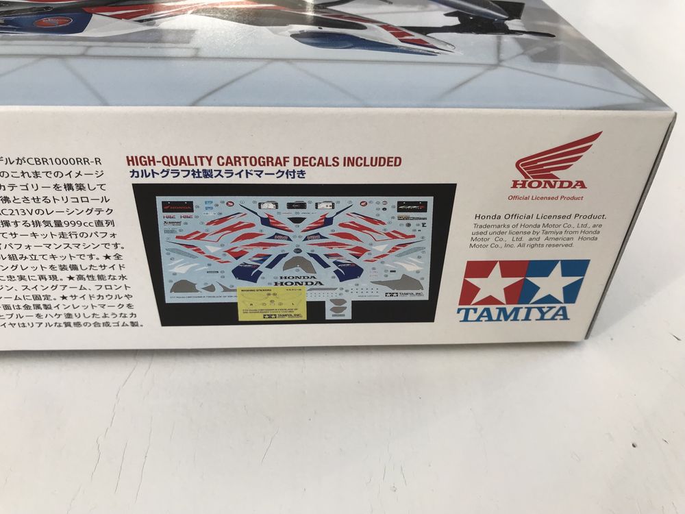 Motor Honda CBR 1000RR-R model Tamiya 14141