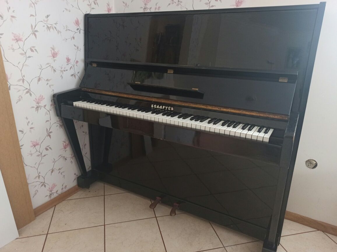 Pianino Belarus czarne