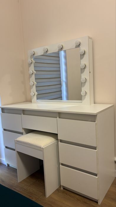 Toaletka z oswietleniem LED