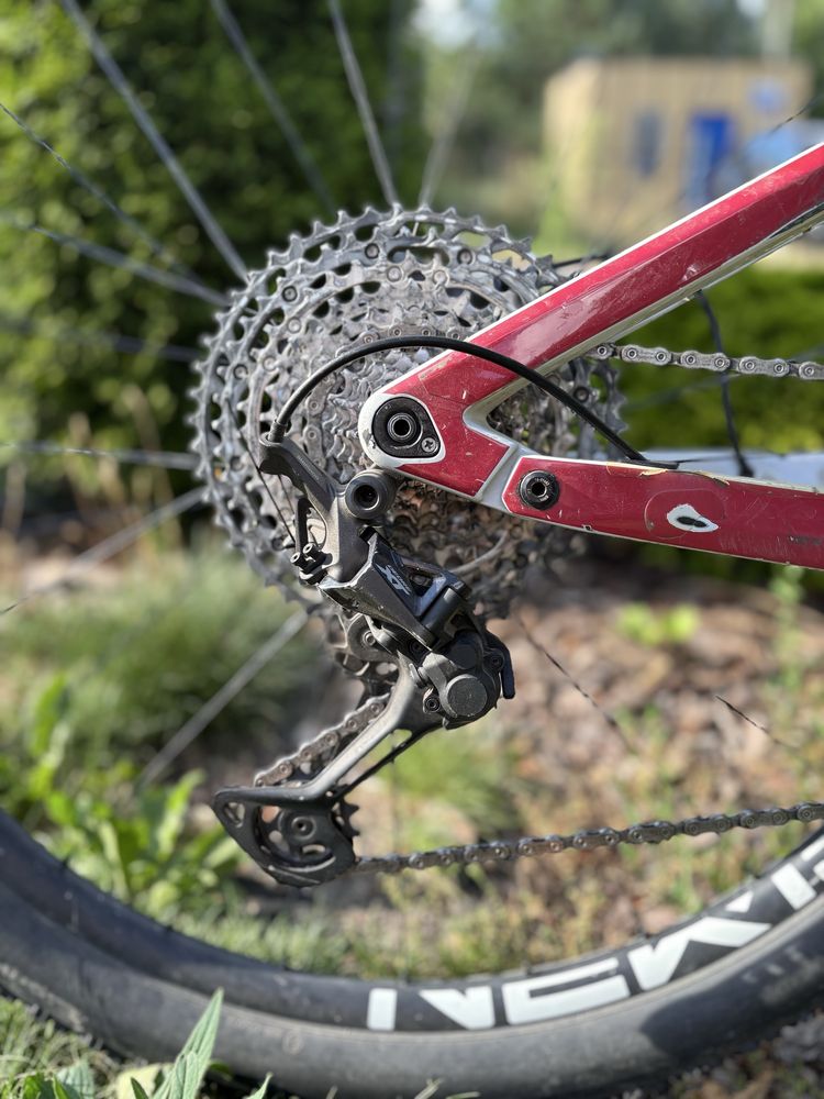 Rower Cube AMS 100 C:68 – karbonowy full XC – topowy osprzęt!