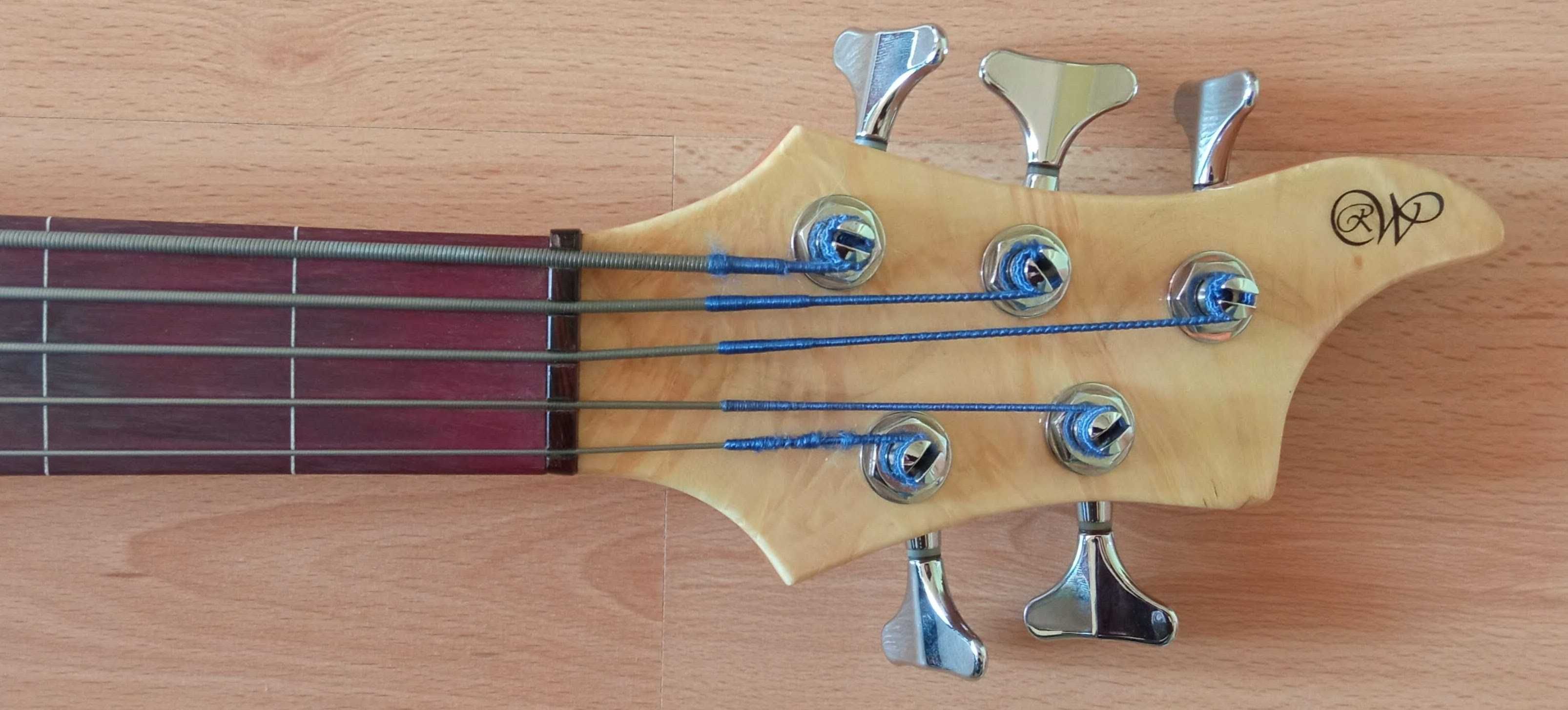 Gitara basowa bass fretless 5 strun semi hollow body
