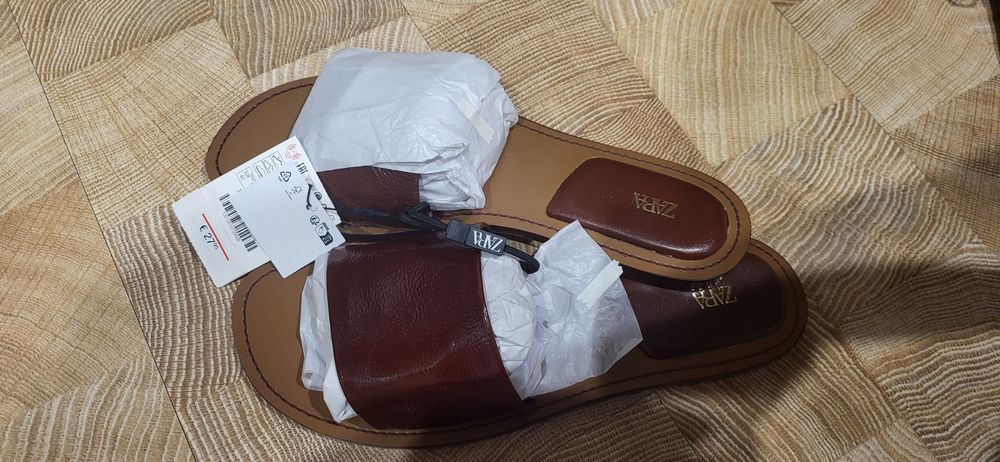 Zara шкіряні шльопанці