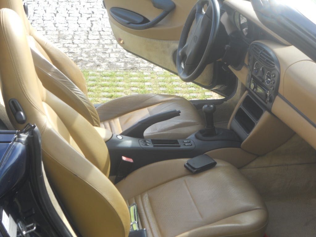 Porsche Boxster Azul com Estofos cremes