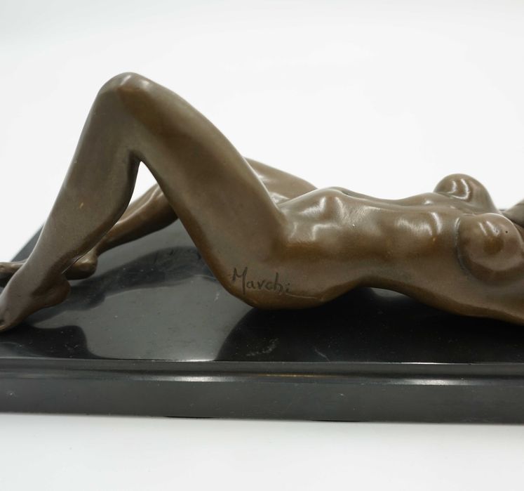 AKT nagiej kobiety-figura z brązu-naga leżąca kobieta