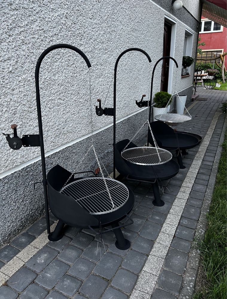 Grill na kolkach od ŚLUSARZA karoca RECZNIE WYKONANY