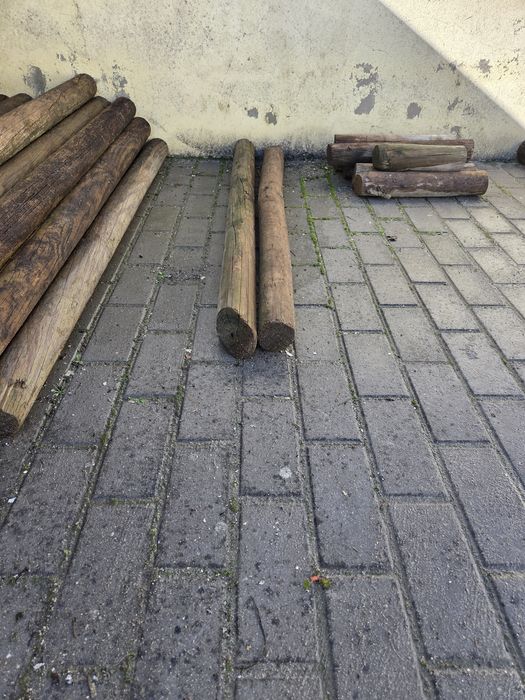 Postes de madeira tratada