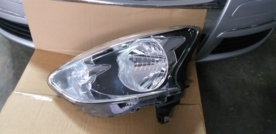 Octica farol esquerda Nissan micra 2016