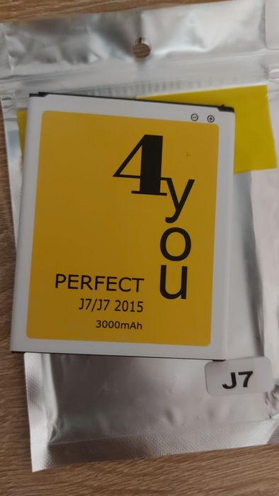 Новая батарея Samsung J7.