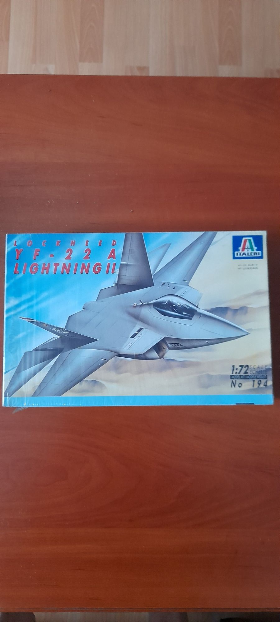Samolot YF-22 Lightning II. Skala 1:72.