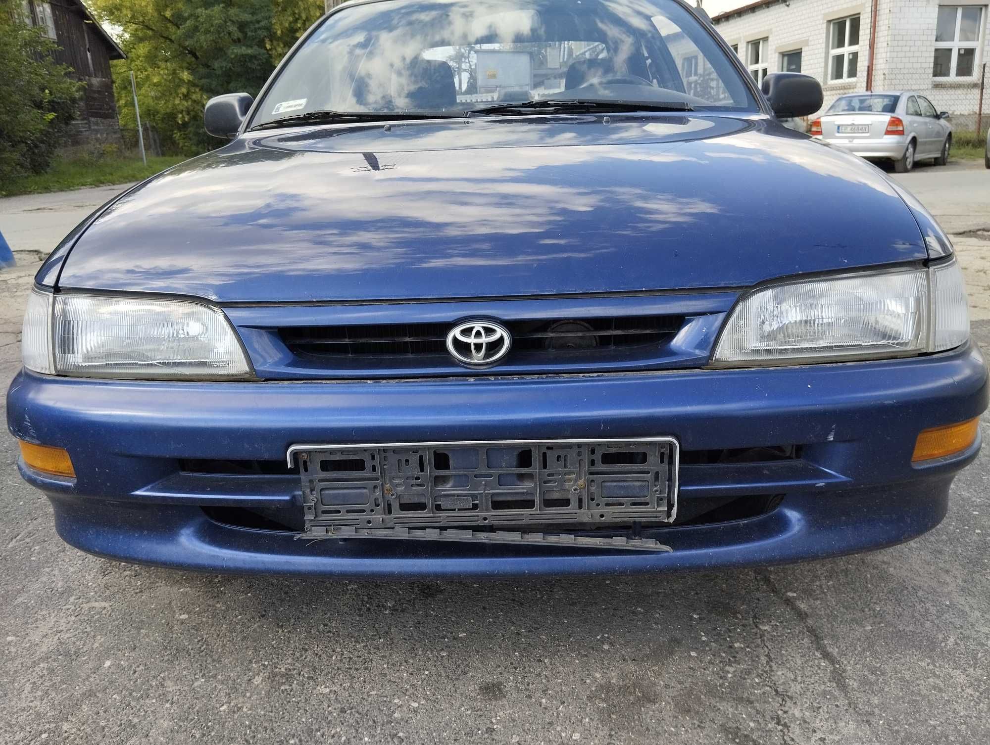 Toyota Corolla E10 3D 1,3i 1995r.Zderzak przedni.