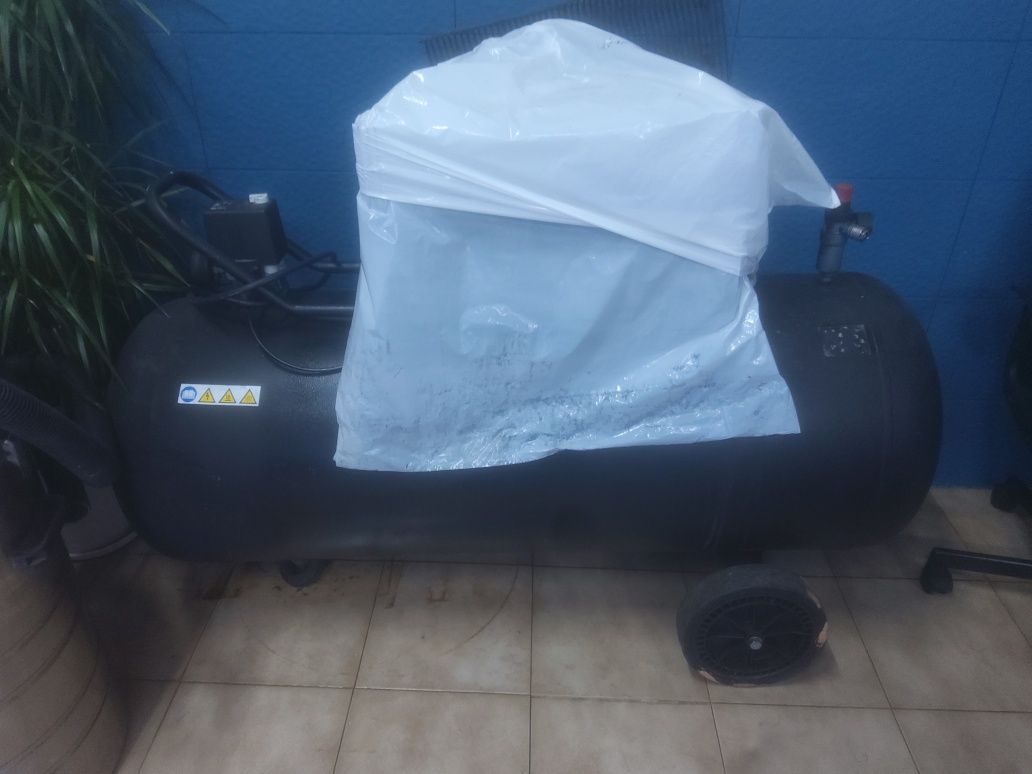 Compressor de ar comprimido AEG abaixou mais ainda o valor
