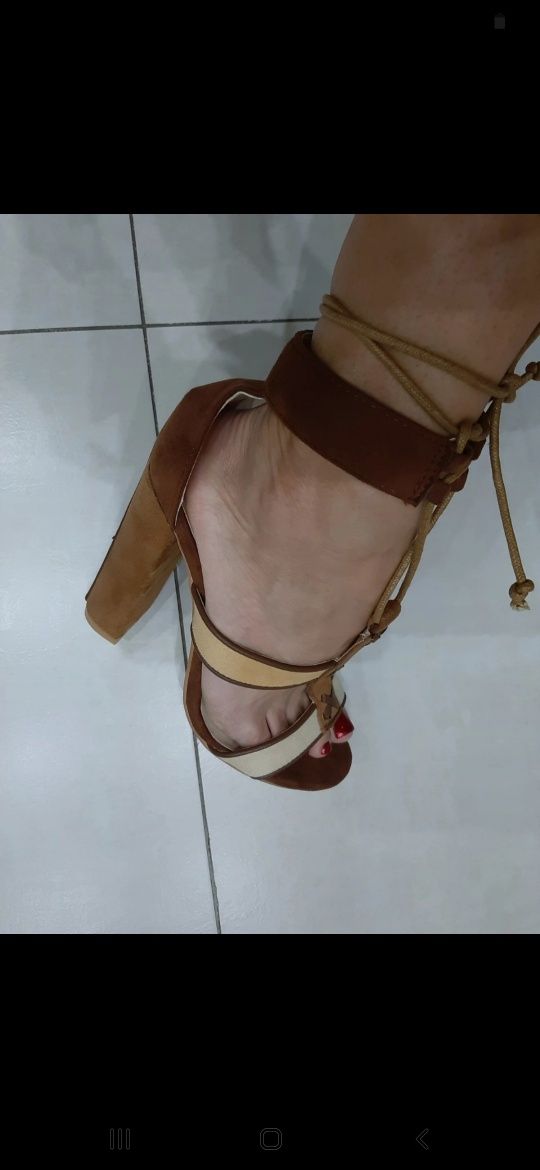 Sandałki skóra Botinelli wiązane rozmiar 36
