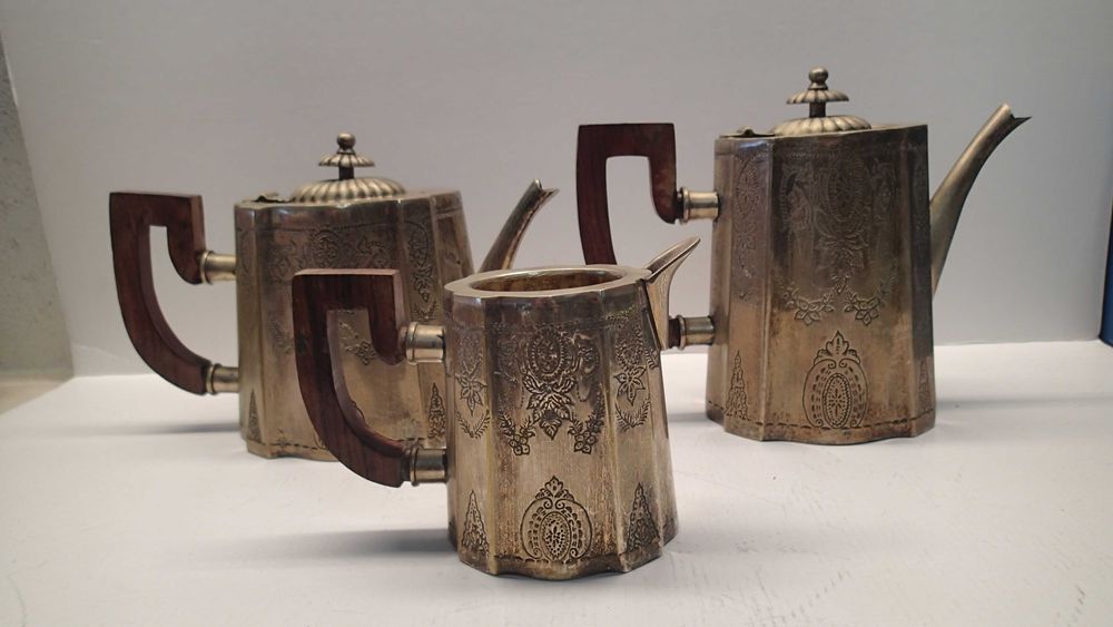 Bules antigos em casquinha estilo Art Deco