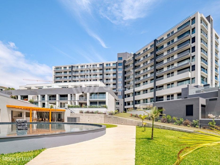 Apartamento T2 no Acqua Residences com garagem, Madeira