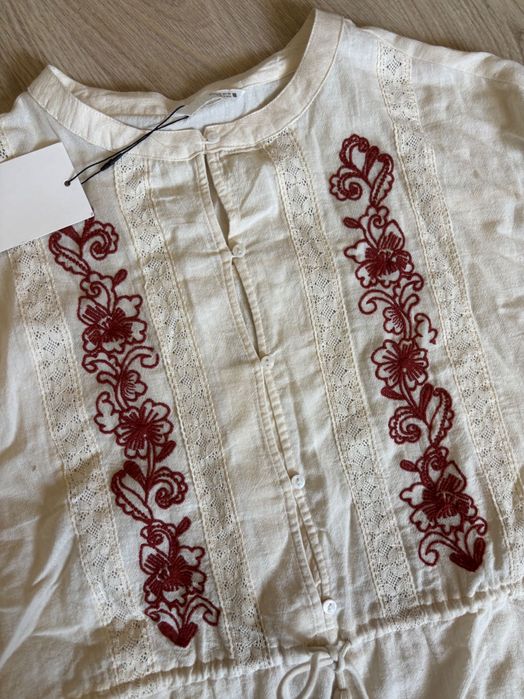 Блуза Zara з вишивкою та шнурками, розмір M