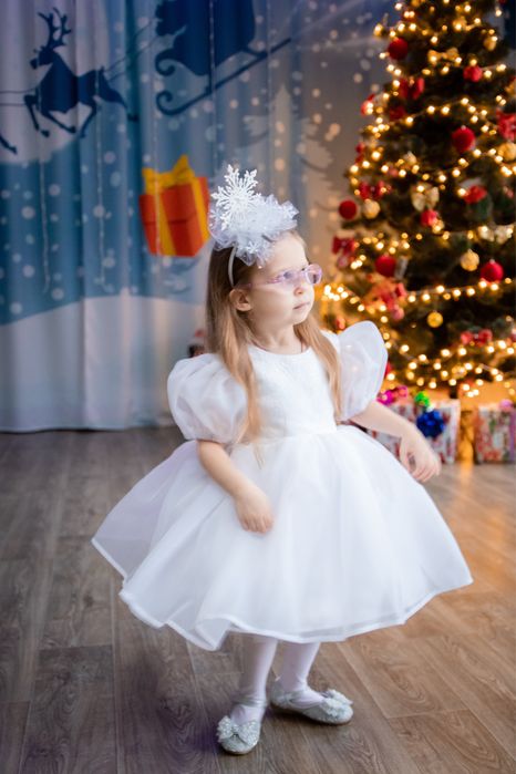 сукня білого кольору платьє