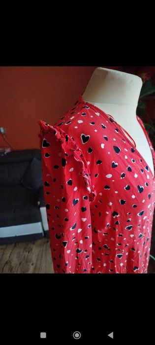 Czerwona sukienka w czarne serca z viscozay