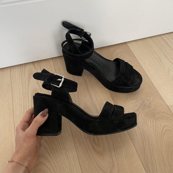 Czarne buty sandały na platformie Bershka