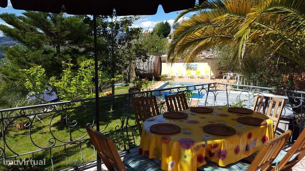 Moradia isoladaT3 com piscina e campo, vistas sobre o Rio Douo