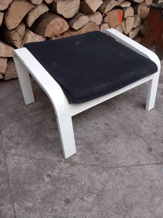 Podnóżek bialoczarny