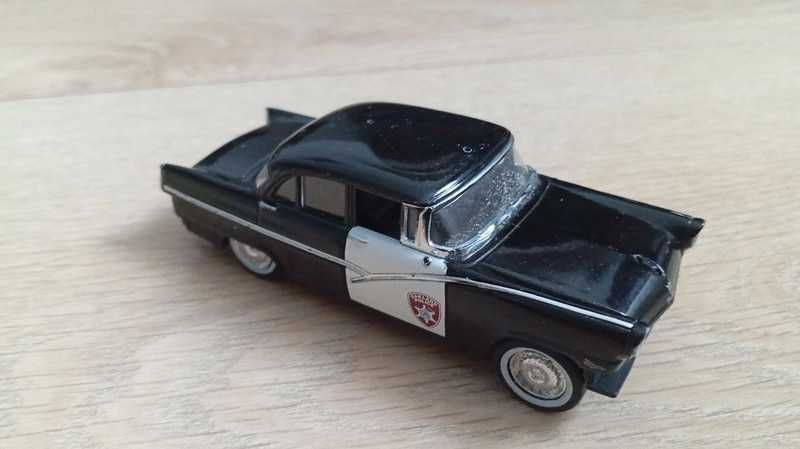Ford Fairlane Police Car w skali 1:43